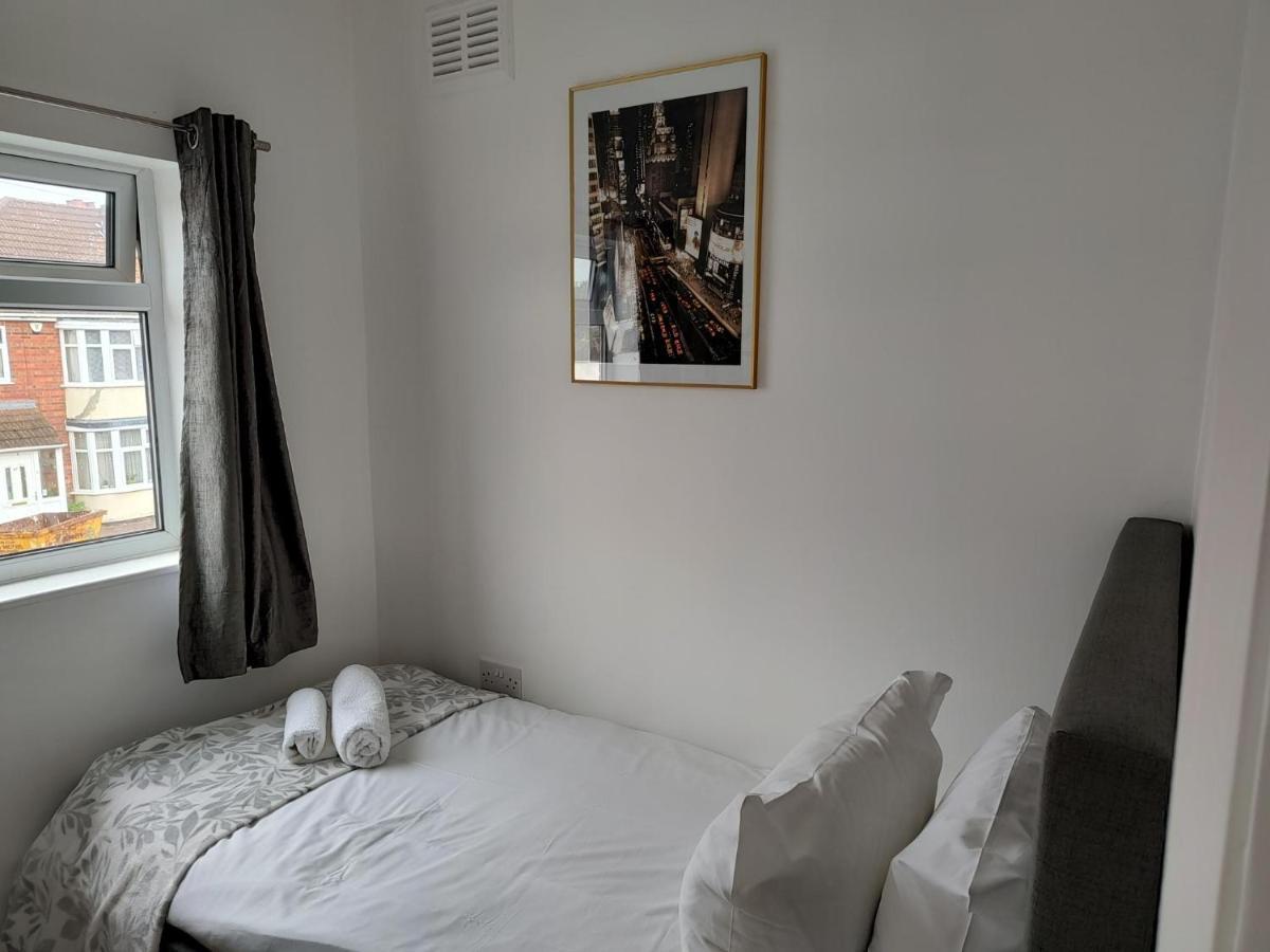 Wavertree Drive 3 Bed Contractor Home In Лестер Экстерьер фото